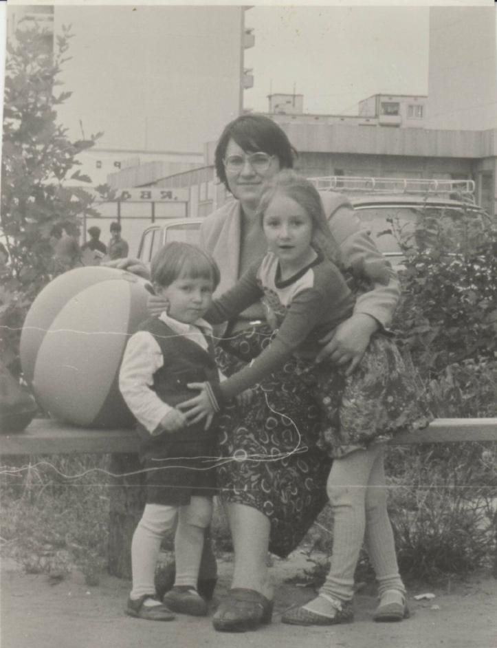 1982, with mother & sister