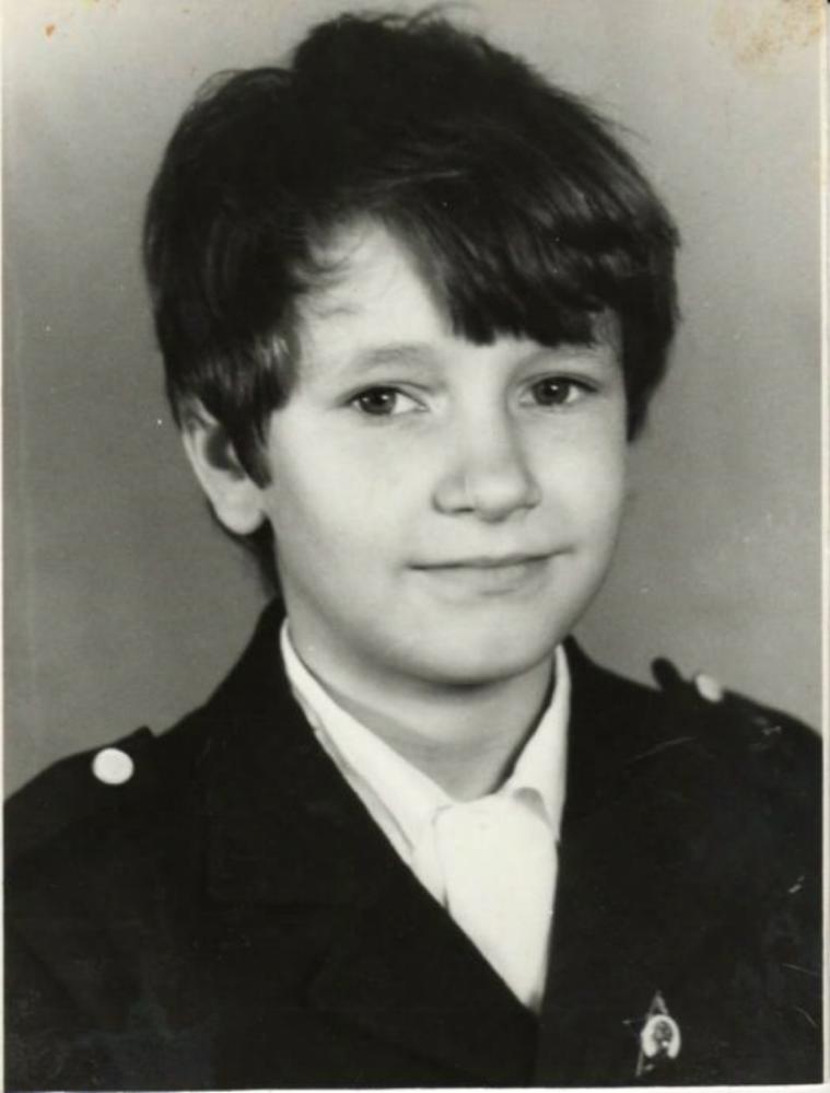 1990, I'm a Little Octobrists with ruby-coloured five-pointed star badge with the portrait of V.I.Lenin
